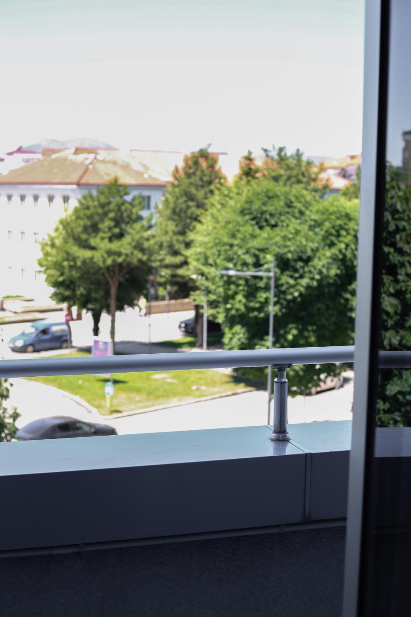 Sky View Hotel Görice Dış mekan fotoğraf
